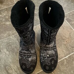 Black and White Paisley Women's Boots